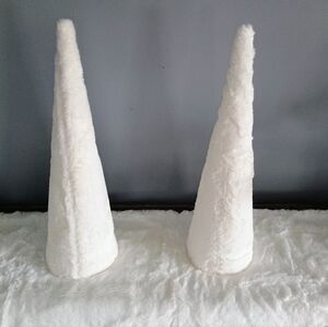 Christmas Winter Super Soft Faux Fur Cream Table Runner & Cone Tree